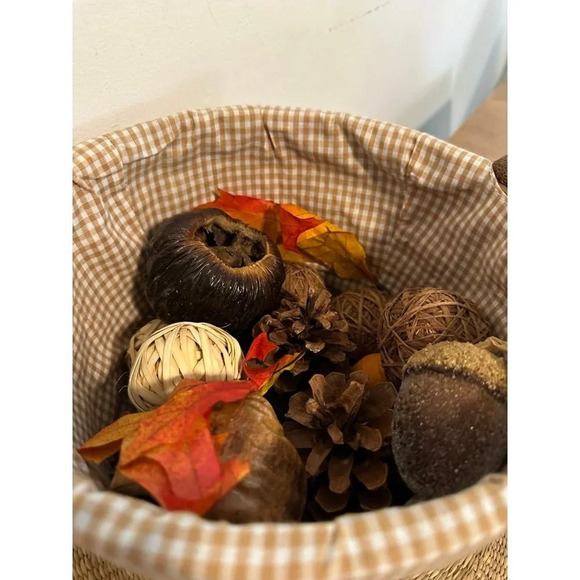 Autumn Basket with fake Potpourri - Picture 2 of 7